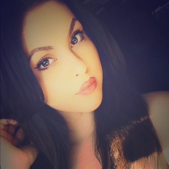 Meet your Posher, Jenniffer - Picture 1 of 1